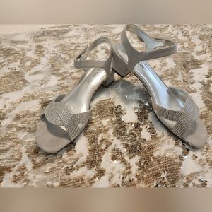 David Tate Silver Rhinestone Strap Block Low Heel Sandals Sz 9 Party Event Dance